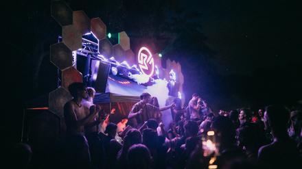 Ein Open Air von Basskontakt im Nuthepark. Vom 8. bis 10. August feiert Basskontakt sein zehnjähriges Jubiläum mit einem Festival im Freiland.