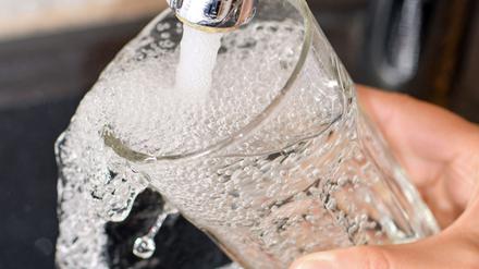 In Drebkau gibt es in der Nacht von Donnerstag auf Freitag teils kein Trinkwasser aus dem Hahn. (Symbolbild)