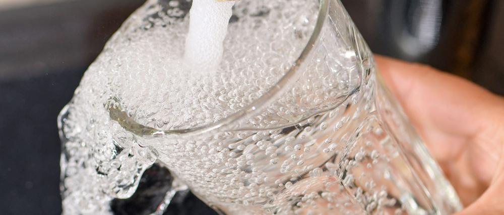 In Drebkau gibt es in der Nacht von Donnerstag auf Freitag teils kein Trinkwasser aus dem Hahn. (Symbolbild)