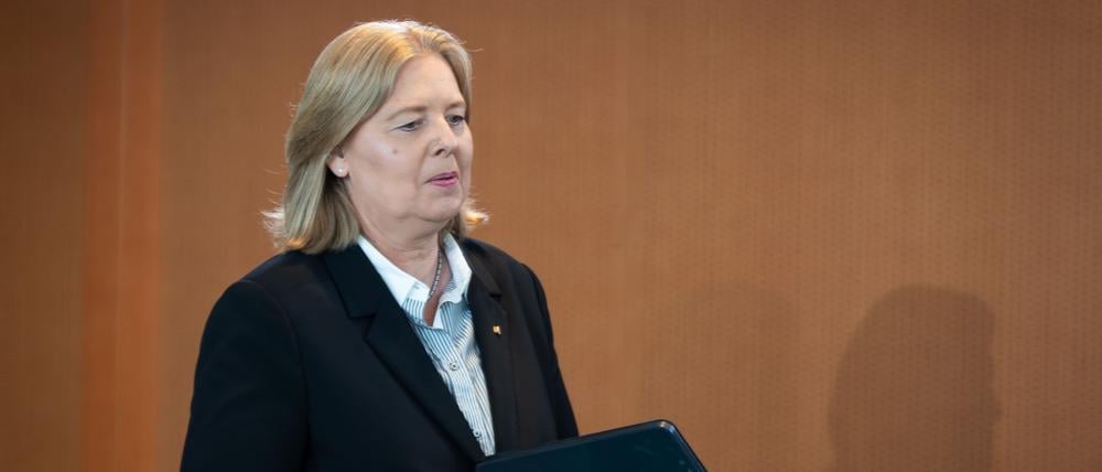 Bärbel Bas (SPD), Bundesministerin für Arbeit und Soziales, kommt im Kanzleramt zur Kabinettssitzung.
