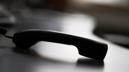 Wieder Trickbetrüger am Telefon: Sie geben sich als Polizisten aus und bringen oft ältere Menschen um ihr Erspartes. (Symbolbild)