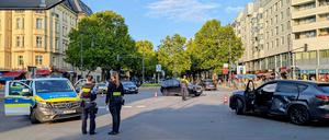 Ein Polizeiwagen auf Einsatzfahrt kollidierte am Mittwochnachmittag am Adenauerplatz mit einem Auto. 