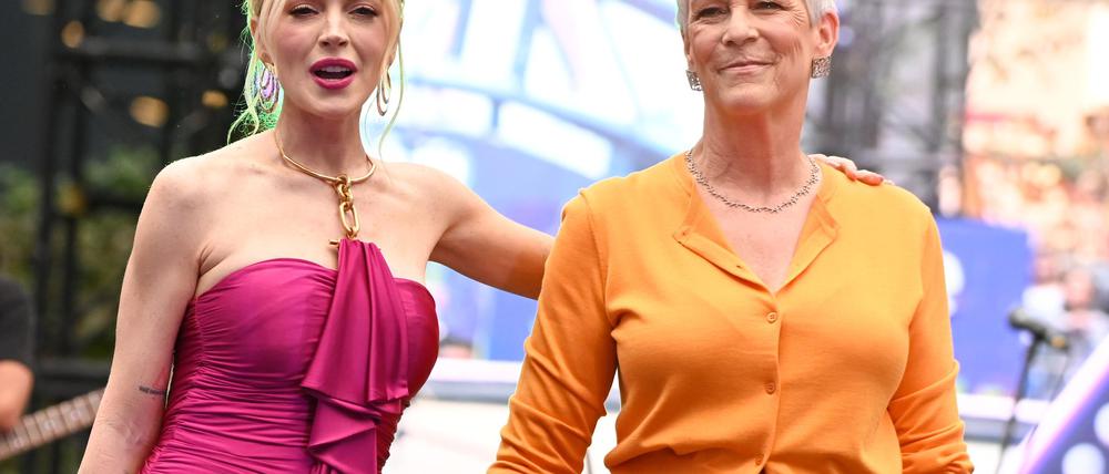 Lindsay Lohan (l.) und Jamie Lee Curtis posieren für Fotos bei der Vorstellung ihres gemeinsamen Films „Freakier Friday“, der jetzt in die deutschen Kinos kommt. (Archivfoto)