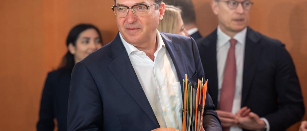 Bundesinnenminister Dobrindt will die Grenzkontrollen verlängern.