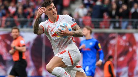 Leipzigs Spieler Benjamin Sesko wird nach einer Einigung beider Vereine wohl zu Manchester United wechseln.