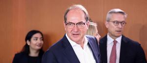 Innenminister Alexander Dobrindt (CSU) will die Migrationspolitik weiter verschärfen.