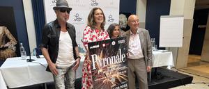 Vorfreude aufs große Feuerwerk.  Rudolf Schenker, Sarah Wiener, Feuerwerkerin Eva-Maria Encina und Pyronale-Veranstalter Mario Hempel.
