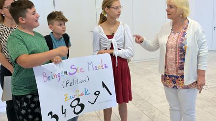 Zwei Schüler und eine Schülerin aus Lychen wollen erreichen, dass die abgeschobene jesidische Familie zurück nach Deutschland kommt. 