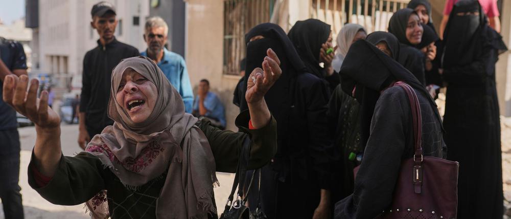 Zwar kämen mehr Lastwagen mit Hilfsgütern in den Gazastreifen - allerdings lägen die Zahlen noch unter den vereinbarten, schreibt der EAD.