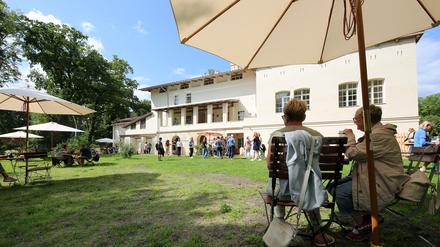 Das Café Eden an der alten Meierei am Kuhtor im Park Sanssouci in Potsdam.