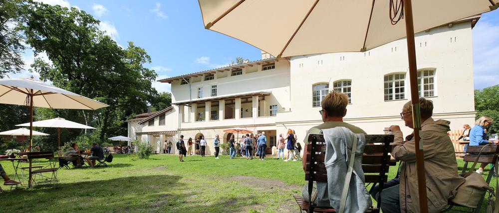Das Café Eden an der alten Meierei am Kuhtor im Park Sanssouci in Potsdam.