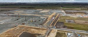 Blick auf die Baustelle bei Heide, wo die hiesige Northvolt-Fabrik entstehen soll. (Archivbild)