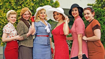 Mariendorfer Besucherinnen – allesamt bestens behütet