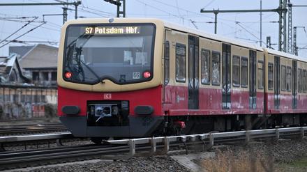 Kabelbrand an Bahnstrecke in Potsdam.
