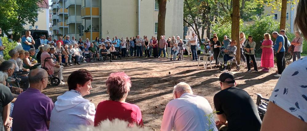 Versammlung am Donnerstagabend: Die Mieter der „Karl Marx“-Wohnungen, die verkauft werden sollen, wollen sich wehren. 