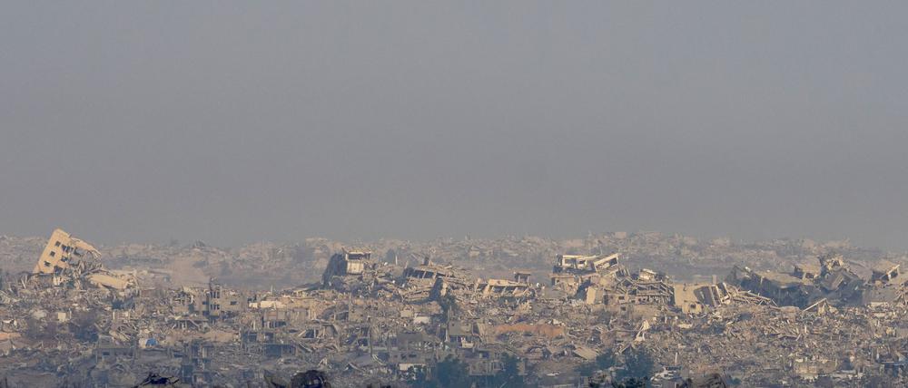 Zerstörung, Trümmer und Elend prägen rund 22 Monate nach Beginn des verheerenden Gaza-Kriegs das Bild in dem Küstenstreifen. (Archivbild)
