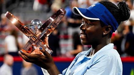 Victoria Mboko gewinnt ihr erstes Turnier auf WTA-Ebene und das ist gleich ein Masters in ihrer kanadischen Heimat.