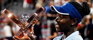 Victoria Mboko gewinnt ihr erstes Turnier auf WTA-Ebene und das ist gleich ein Masters in ihrer kanadischen Heimat.