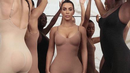 Unternehmerin und Reality-TV-Superstar Kim Kardashian verdient viel Geld damit, dass sie Körpern abspricht zu schwabbeln.