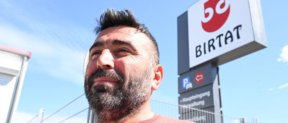 Muzayfe Doganer, Vorsitzender des Betriebsrats beim Dönerspieß-Hersteller Birtat freut sich über den Tarifabschluss. (Foto aktuell)