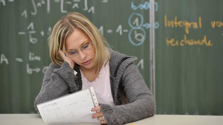 Erschöpft und überfordert: Macht Leistungsdruck Lehrer krank?