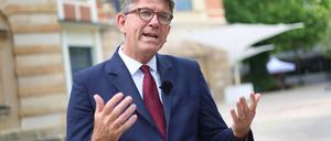 Kulturstaatsminister Wolfram Weimer empfiehlt öffentlich geförderten Institutionen einen Verzicht auf Gendersprache mit Sonderzeichen. (Archivbild)