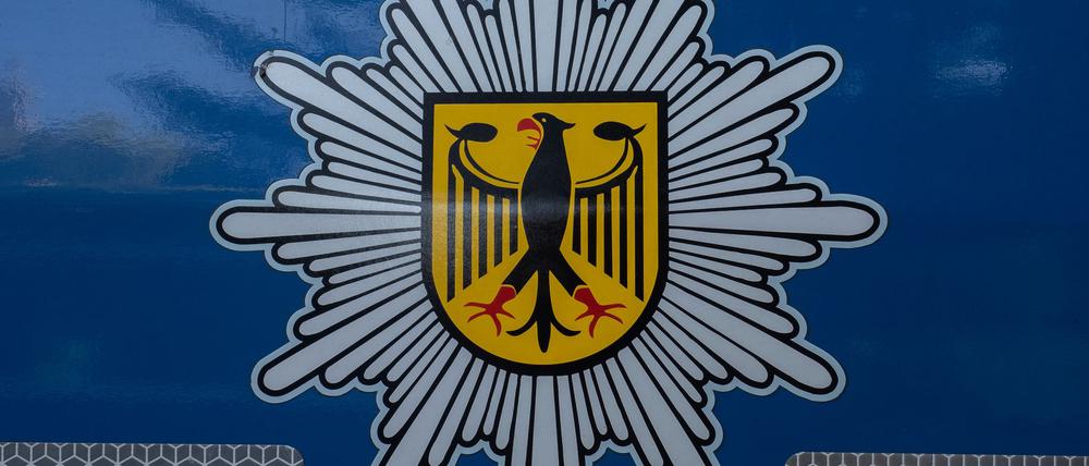 Auf einem Gelände der Bundespolizei in Potsdam protestierte eine Gruppe gegen Zurückweisungen von Asylsuchenden an den deutschen Außengrenzen. (Symbolbild) 