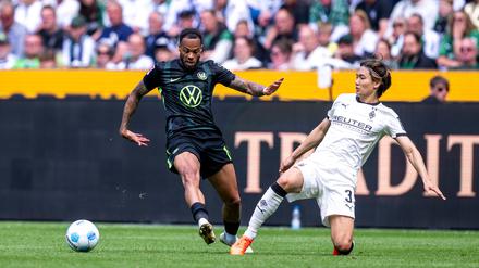 Ko Itakura (r) spielt in der kommenden Saison nicht mehr für Borussia Mönchengladbach.