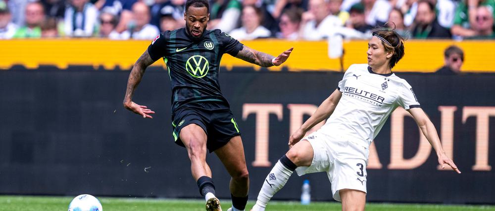 Ko Itakura (r) spielt in der kommenden Saison nicht mehr für Borussia Mönchengladbach.