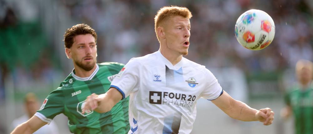 Laurin Curda (r) sorgte für die Vorlage zum 1:0. 