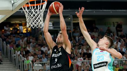 Franz Wagner und die deutschen Basketballer haben den ersten EM-Test gewonnen.