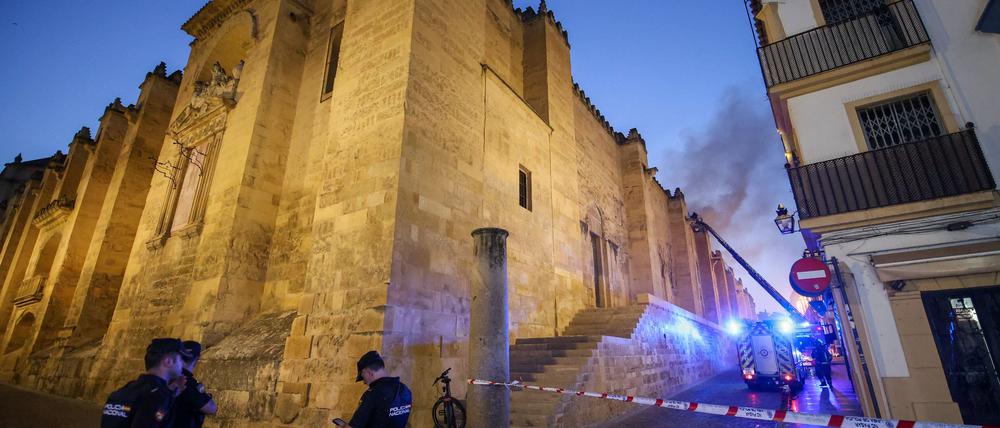 In der berühmten Kathedrale von Córdoba brach am Freitagabend ein Feuer aus.