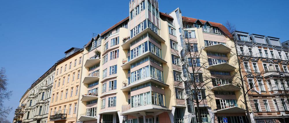 Hinrich Ballers Architektur ist eigenwillig und fällt auf - ein Beispiel ist das Torhaus am Fraenkelufer. (Archivfoto)