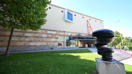 An zwei Abenden bietet das Ausstellungshaus an, die aktuelle Schau „Frei Schwimmen – Gemeinsam?!“ hüllenlos zu besuchen. 