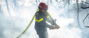 Schon seit Tagen kämpft die Feuerwehr gegen den Waldbrand in Südfrankreich.