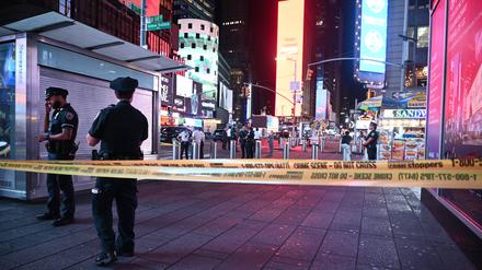 Die Polizei sperrte Teile des Broadway und der Seventh Avenue, an deren Kreuzung der Times Square liegt, ab.