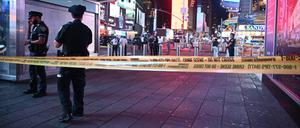 Die Polizei sperrte Teile des Broadway und der Seventh Avenue, an deren Kreuzung der Times Square liegt, ab.