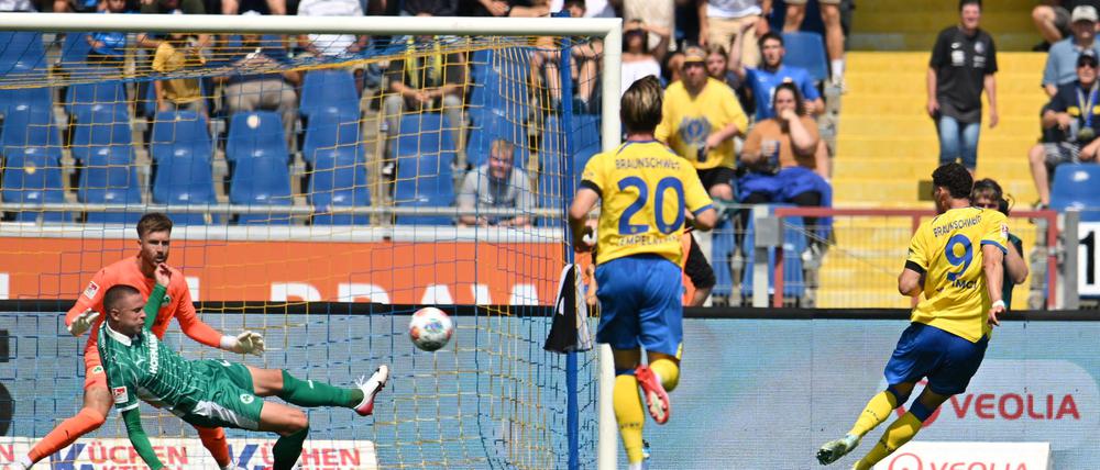 Brachte Eintracht Braunschweig in Führung: Erencan Yardimci (r)