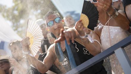 Fächer waren wegen der großen Hitze ein wichtiges Parade-Accessoire.
