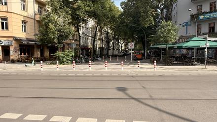 Die Poller in der Niederbarnimstraße in Friedrichshain stehen wieder.