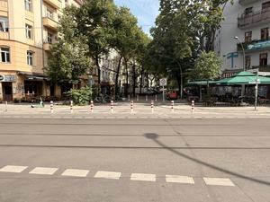 Die Poller in der Niederbarnimstraße in Friedrichshain stehen wieder.