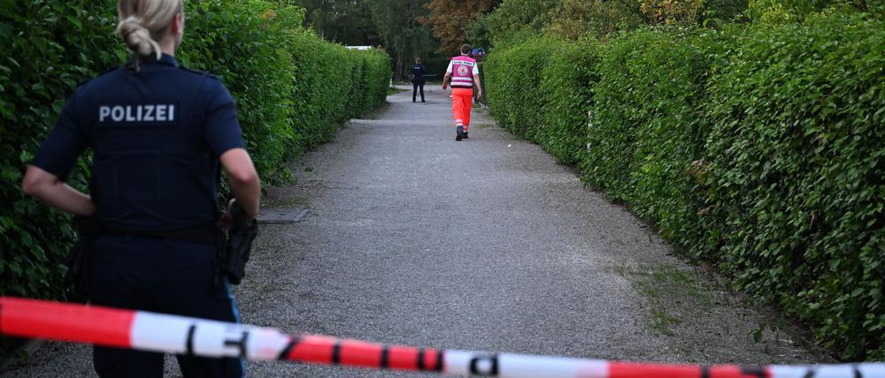 Die Polizei ist in der Kleingartenanlage im Einsatz.