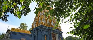Von außen ist der Hindutempel schon fast fertig. (Archivbild)