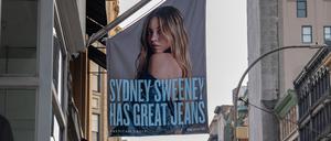 Die American Eagle Werbung mit Sydney Sweeney in New York City.