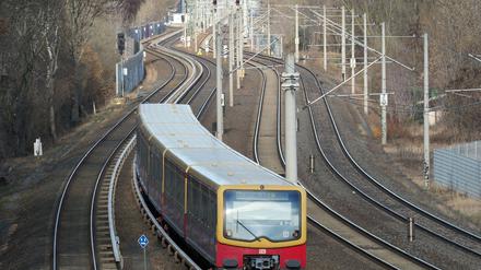 Zehn Meter Kabel für den S-Bahn-Betrieb - einfach weg. (Archivbild)