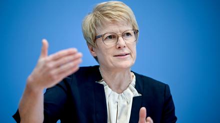 „Wenn man den Menschen Versprechungen macht, die man am Ende nicht halten kann, dann sorgen sie nicht privat vor, obwohl viele es könnten“, meint die Wirtschaftsweise Veronika Grimm. (Archivbild)