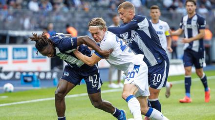 Viel Krampf und Kampf. Hertha mühte sich vergeblich um Durchschlagskraft gegen den KSC.
