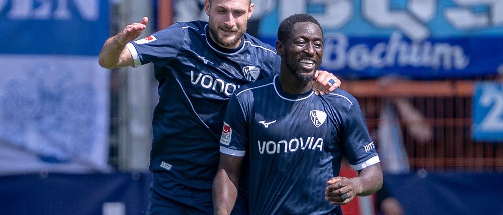 Ibrahima Sissoko darf sich für das 1:0 gegen Elversberg gratulieren lassen.