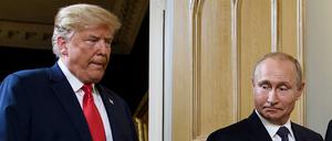 US-Präsident Donald Trump und der russische Präsident Wladimir Putin kommen am 16. Juli 2018 zu einem Treffen in Helsinki an (Symbolbild).