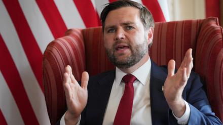 US-Vize Vance sieht die US-Unterstützung für die Ukraine schon lange kritisch. 